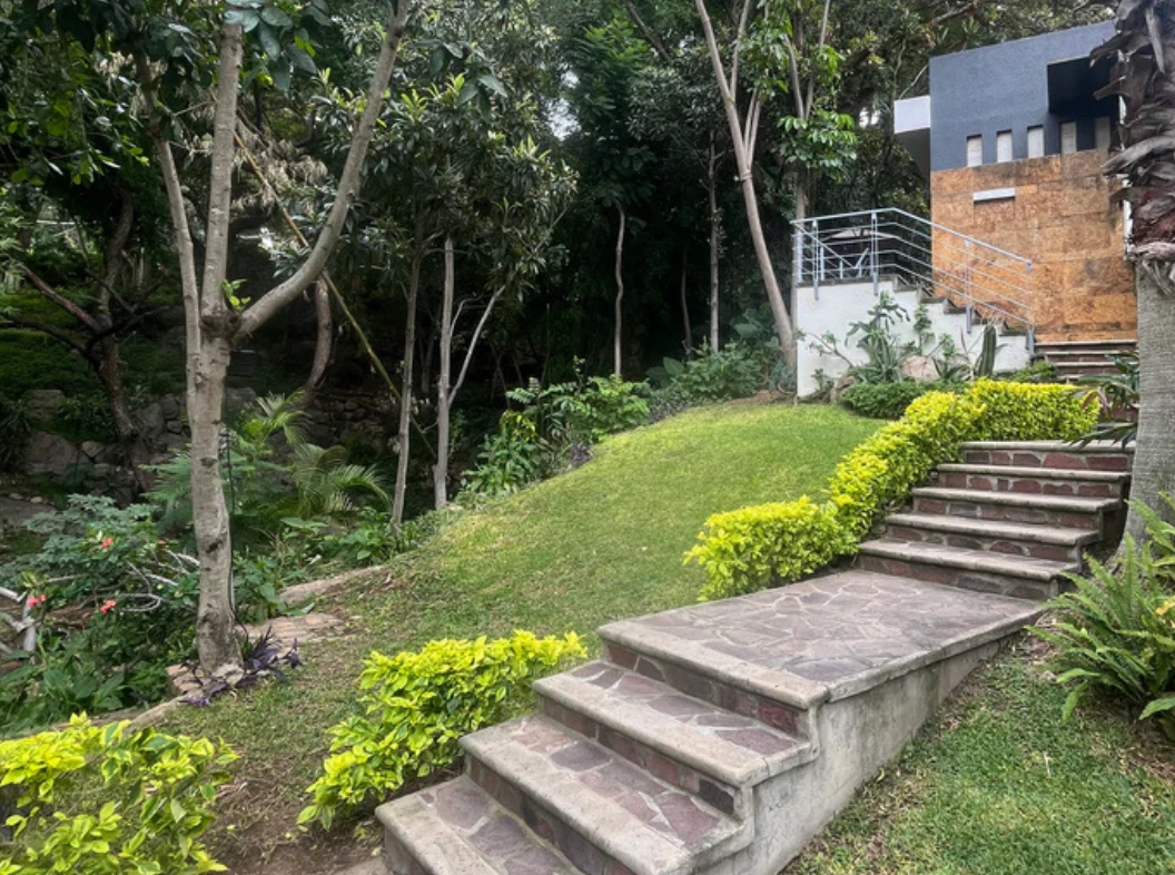 escaleras casa de lujo en venta en las canadas country club