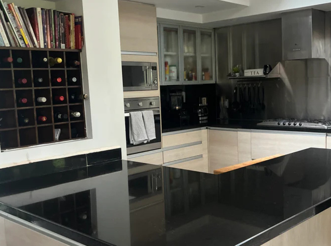 cocina integral de casa de lujo en venta en las cañadas zapopan jalisco