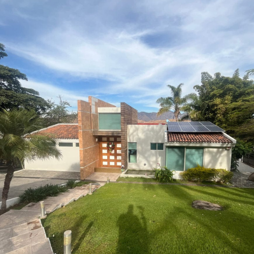 Fachada casa de lujo en venta las cañadas zapopan jalisco